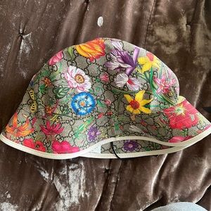 Gucci floral bucket hat